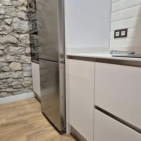 Daire R2R - Apartamento En El Centro De Gijon - 119A2 *